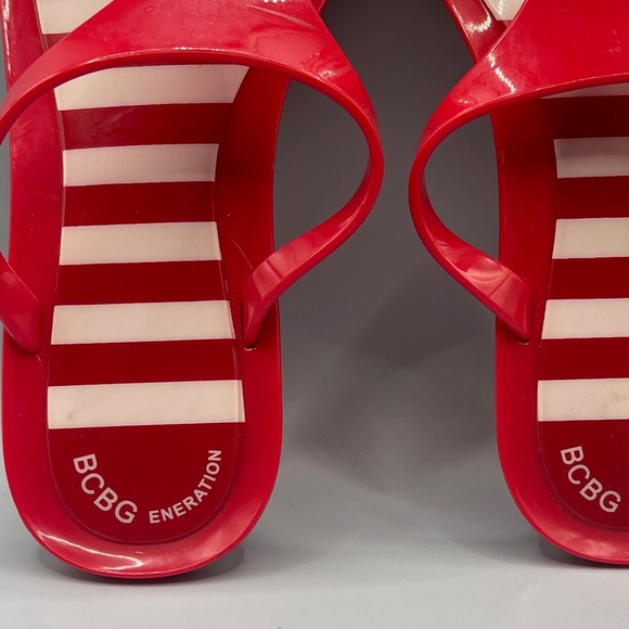 BCBG candy cane red Women's sandals Size: 8 - Picture 6 of 7
